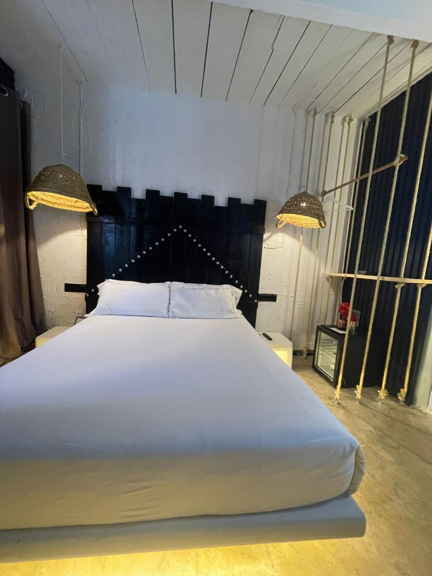 Paiise Hotels Sant Francesc de s'Estany Extérieur photo